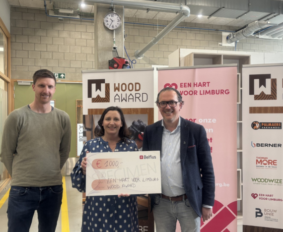 Dries Hoebers (voorzitter Wood Award en zaakvoerder van HOTEC en Slimme Trappen), Petronella Zelissen (algemeen coördinator van Een Hart voor Limburg) en Davy Maesen (gedelegeerd bestuurder van BOUWUNIE Limburg).